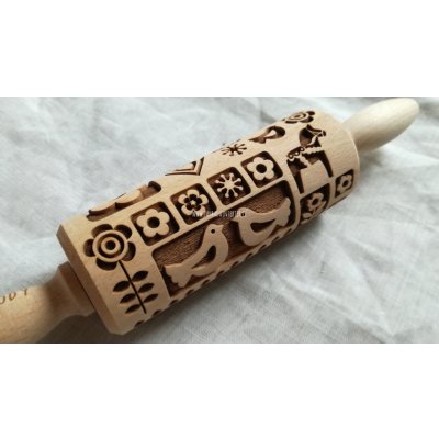 GoodyWoody Dřevěný embosovaný váleček na sušenky s folklórním vzorem – 24 cm – Hledejceny.cz