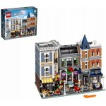 LEGO® Creator Expert 10255 Shromáždění na náměstí – Zboží Dáma
