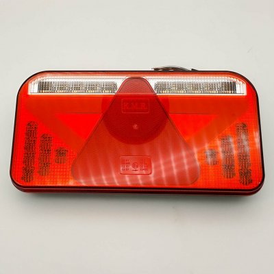 Svítilna LED sdružená PRAVÁ 5-funkcí s trojúhelníkem a osvětlením SPZ 256x130 – Hledejceny.cz