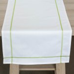 Veba Ubrus Garbo bavlna satén bílá s ozdobným zeleným šitím s nešpinivou úpravou 40x140 cm – Zboží Mobilmania