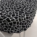 Biante Sametový oválný ubrus Tamara TMR-015 Černobílý žirafí vzor 50x100cm – Zboží Mobilmania