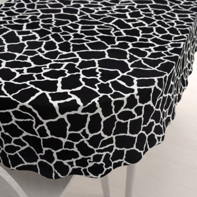 Biante Sametový oválný ubrus Tamara TMR-015 Černobílý žirafí vzor 50x100cm – Zboží Mobilmania