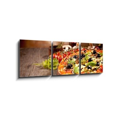 Obraz s hodinami 3D třídílný - 150 x 50 cm - Delicious fresh pizza served on wooden table Chutná čerstvá pizza podávaná na dřevěném stole – Zboží Mobilmania