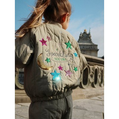 Konges Slojd bomber prošívaný s flitry Juno Laurel Oak – Zboží Mobilmania