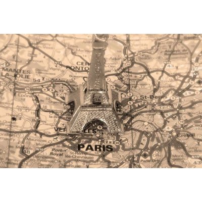 Dimex MS-5-1545 Vliesová fototapeta Eiffelova věž na mapě rozměry 375 x 250 cm