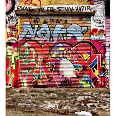 Dimex MS-3-0321 vliesová fototapeta na zeď Ulice s graffiti rozměry 225 x 250 cm – Zboží Dáma
