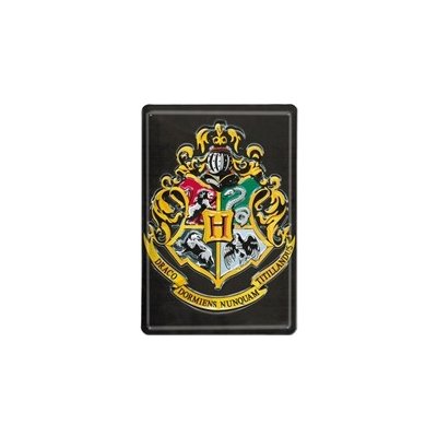 CurePink: | Tvarovaná zinková dekorační cedule na zeď Harry Potter: Erb Bradavic - Hogwarts (20 x 30 cm) [693-1634] – Zboží Mobilmania