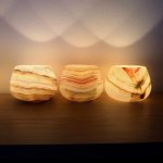 Svícen z aragonitu kónický 10 cm Varianta: Výrazný vzor – Zboží Dáma Svícen z aragonitu kónický 10 cm Varianta: Výrazný vzor – Zboží Dáma