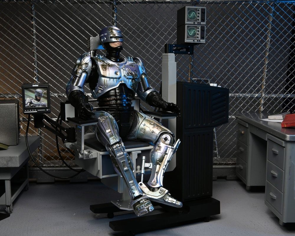 NECA RoboCop Battle Damaged RoboCop with Chair 18 cm