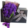 Květina Medvídárek fialový puget z mýdlových růží v dárkovém boxu