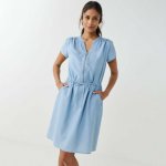 Krátké šaty se zipem ve výstřihu z lehkého denimu sepraná modrá – Zboží Dáma