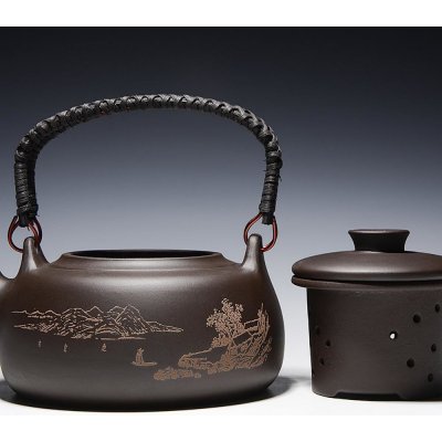 Yixing Ručně vyrobená a vyřezávaná velkokapacitní čajová konvice s uchem vyrobená z fialové hlínay. -ratanová rukojeť čajová konvice s vložkou 600ml – Zbozi.Blesk.cz