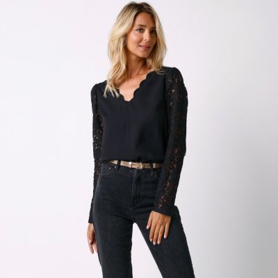 Halenka s krajkovými rukávy a stuhou na zádech černá – Zboží Dáma