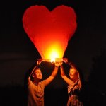 Lampion štěstí tvar srdce červený – Sleviste.cz