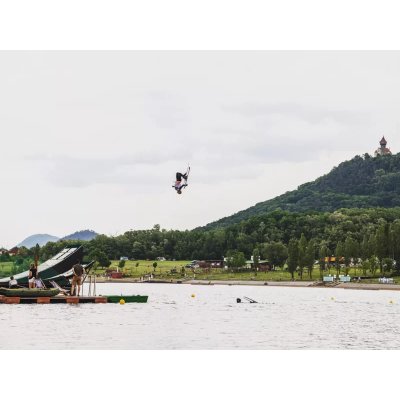 Lekce freestyle lyžování se skoky do vody – Hledejceny.cz