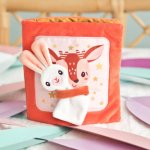 Lilliputiens textilní knížka s aktivitami - jelínek Stella a jeho muchláček – Hledejceny.cz
