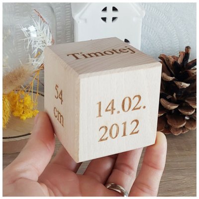 Dřevěná kostka s údaji o narození 5,5cm – Zboží Mobilmania