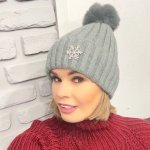 Tmavě šedá teplá čepice s bambulí SNOW – Hledejceny.cz