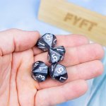 D10 Hrací kostka desetistěnná dice do deskových a RPG her Barva: Černá – Zboží Živě