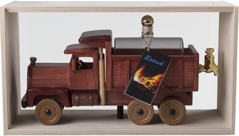 Detesk Švestka 40% 0,2 l (dárkové balení americký kamion s cisternou)