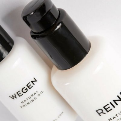 Und Gretel Přírodní rozjasňující olejový primer Wegen 40 ml – Sleviste.cz