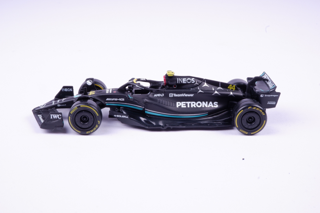 BBurago Model Mercedes AMG Petronas F1 W14 44 Lewis Hamilton 2023 1:43