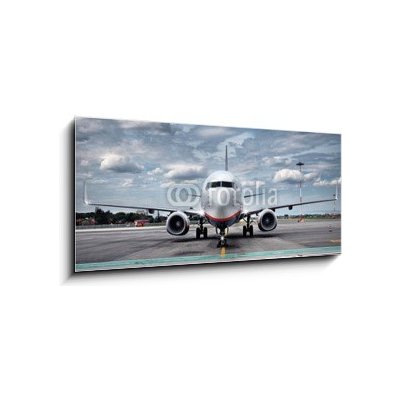 Obraz 1D panorama - 120 x 50 cm - Total View Airplane on Airfield with dramatic Sky Celkový pohled na letadlo na letišti s dramatickou oblohou – Zboží Mobilmania