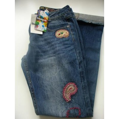 Desigual džínové kalhoty s červeným knoflíkem Denim Boyfriend Tmavě modré