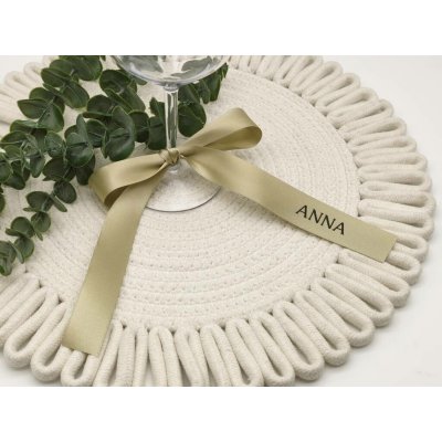 Svatební jmenovka - stuha se jménem | D-decor – Sleviste.cz