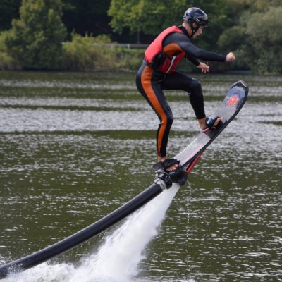 Hoverboarding - vodní adrenalin na prkně