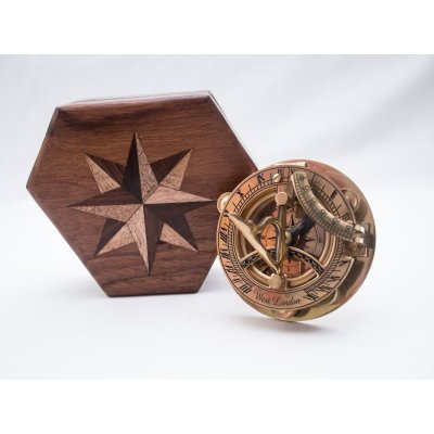 Shi Shakti Enterprises mosazný sextant sundial v dřevěném boxu – Sleviste.cz