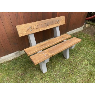 Pekárek betonová lavička Romantička s textem Pekárek Světlý ořech pohledový beton 180 cm – Zboží Dáma