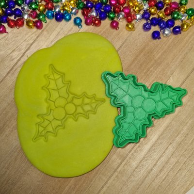 Vykrajovátko na linecké cesmína | Vánoční vykrajovátka na cukroví Velikost cesmína: 61x56 mm – Sleviste.cz