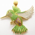 Klenoty Budín Mohutný zlatý přívěsek kolibřík se zirkony a smaragdy HK3113 – Zboží Mobilmania