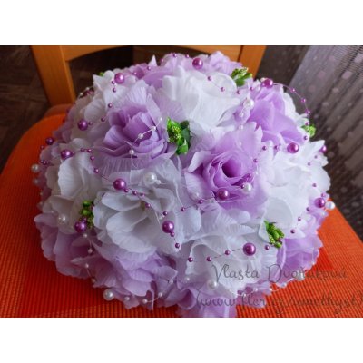 Kytice na auto - bílé a sv. fialové růže – Zboží Dáma