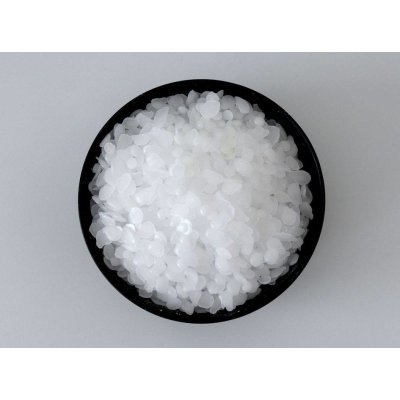 Hotová směs pro výrobu svíček LESKLÁ balení 1 kg – Sleviste.cz
