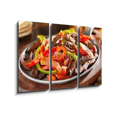 Obraz 3D třídílný - 105 x 70 cm - mexican food - beef fajitas and bell peppers mexické jídlo