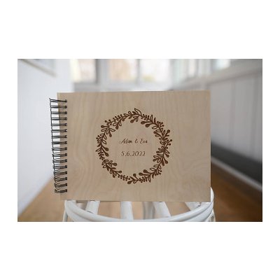 Dřevěná svatební kniha s kovovou vazbou