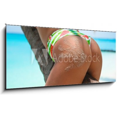 Obraz 1D panorama - 120 x 50 cm - Outdoor Closeup of Fit buttocks. Fitness woman on a palm tree. Sexy Ass over exotic beach. Sporty concept. Summertime vacation. Venkovn