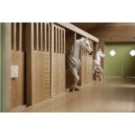 Kids Globe Stáj pro koně s 9 boxy a růžovou střechou 1:32 – Sleviste.cz