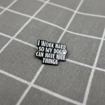 Pinarna I work hard so my dog can have nice things / Pracuji tvrdě, aby můj pes mohl mít hezké věci – Zboží Dáma