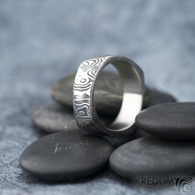 Kumali kolečka snubní prsten z oceli damastee SK1623