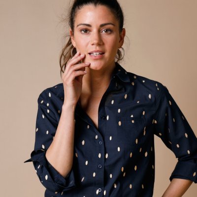 Košilová halenka se zlatým potiskem námořnická modrá/zlatá – Zboží Dáma