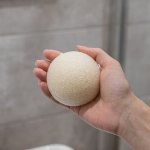 Venira konjaková houbička pro normální až suchou pleť bílá – Zboží Dáma