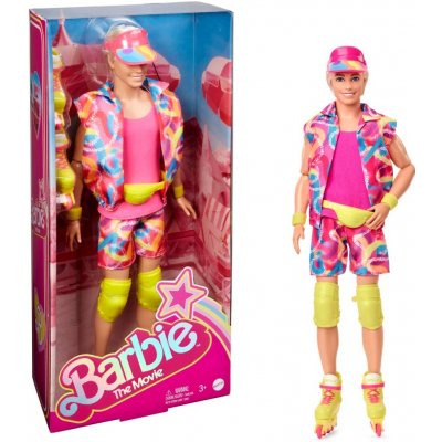 Barbie Ken ve filmovém oblečku na kolečkových bruslích