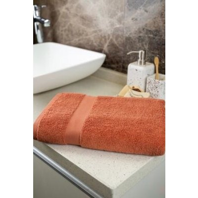L'essentiel Maison Bath Towel Luxe Claret Red 70 x 140