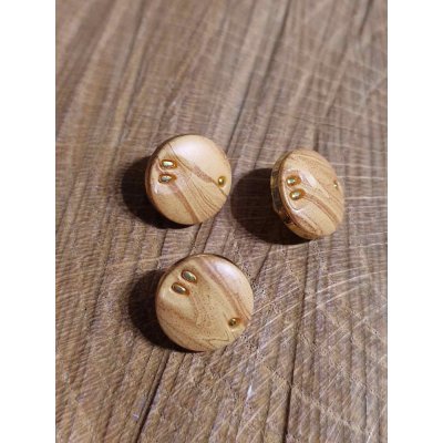 Knoflík hnědý světlý s krčkem a zlatým zdobením – Zboží Dáma