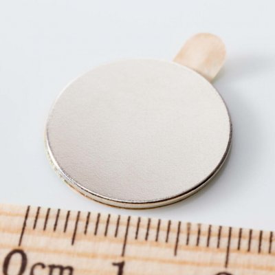 Magsy Neodymový magnet se samolepkou 3M, pr.20x1 mm, tloušťka samolepky 0,06 mm – Sleviste.cz