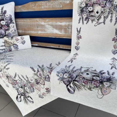Tegatex Gobelínový ubrus chenille dřevěná budka ve vintage stylu 40x100 cm – Sleviste.cz
