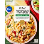 Tesco Vařené těstoviny s omáčkou z polosušených rajčat, kousky kuřecích prsou, špenátem a sýrem 400 g – Zboží Dáma
